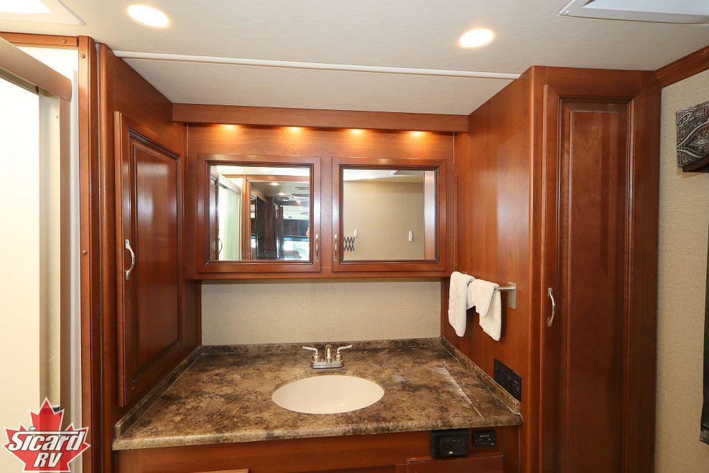 2015 HOLIDAY RAMBLER AMBASSADOR 38DBT
