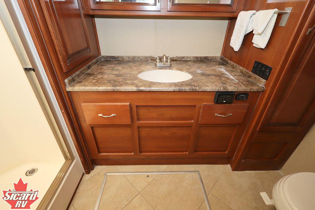 2015 HOLIDAY RAMBLER AMBASSADOR 38DBT