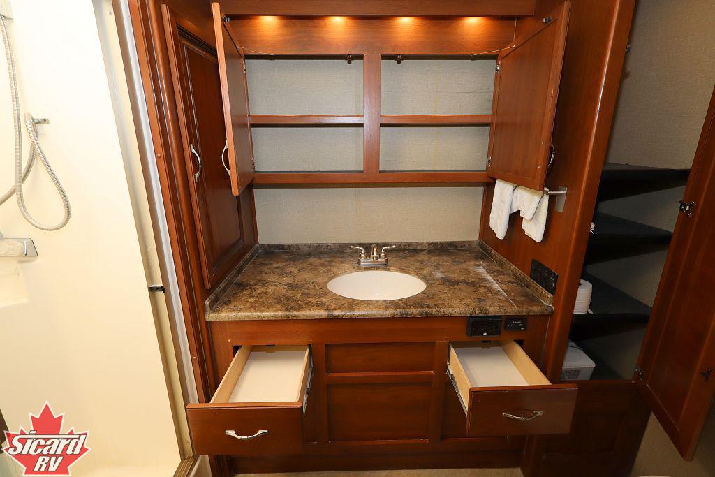 2015 HOLIDAY RAMBLER AMBASSADOR 38DBT