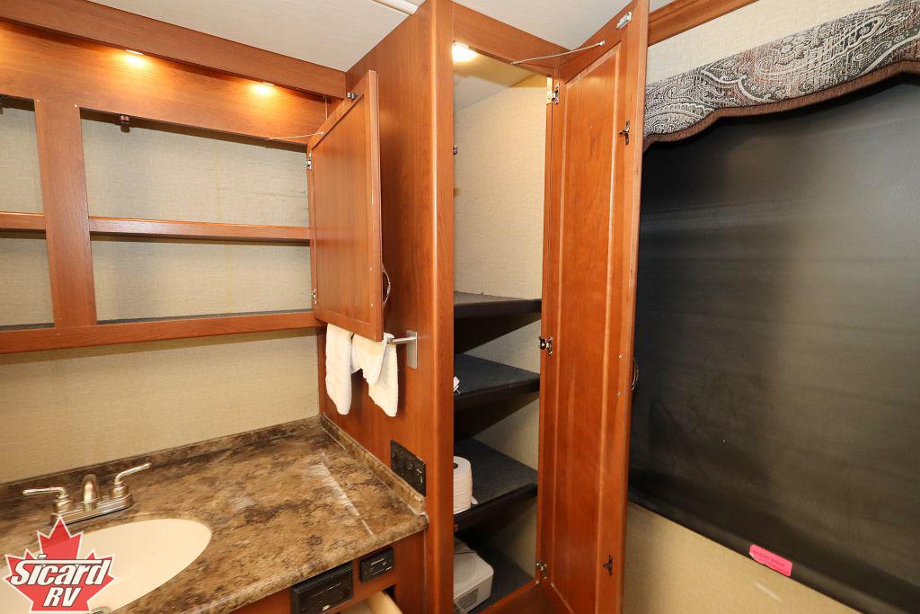 2015 HOLIDAY RAMBLER AMBASSADOR 38DBT