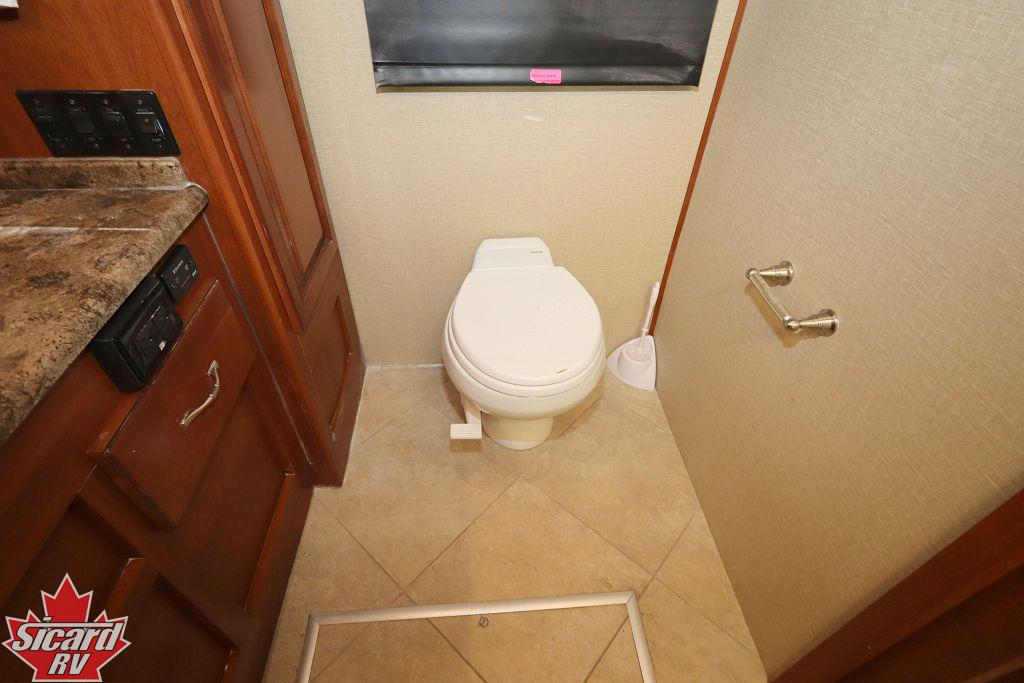 2015 HOLIDAY RAMBLER AMBASSADOR 38DBT