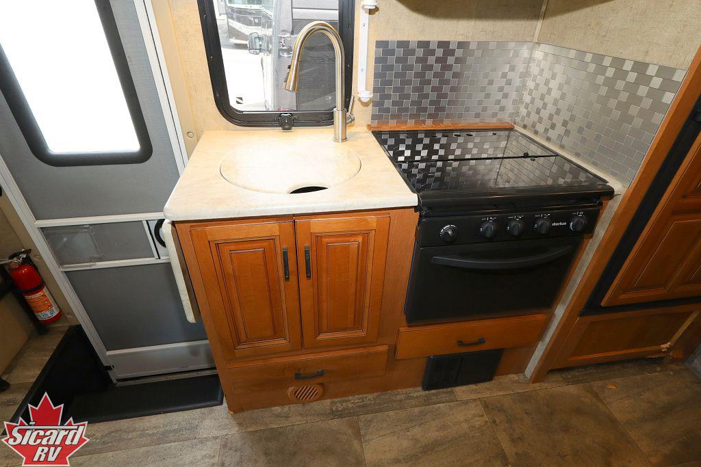 2015 FOREST RIVER SUNSEEKER 2400R