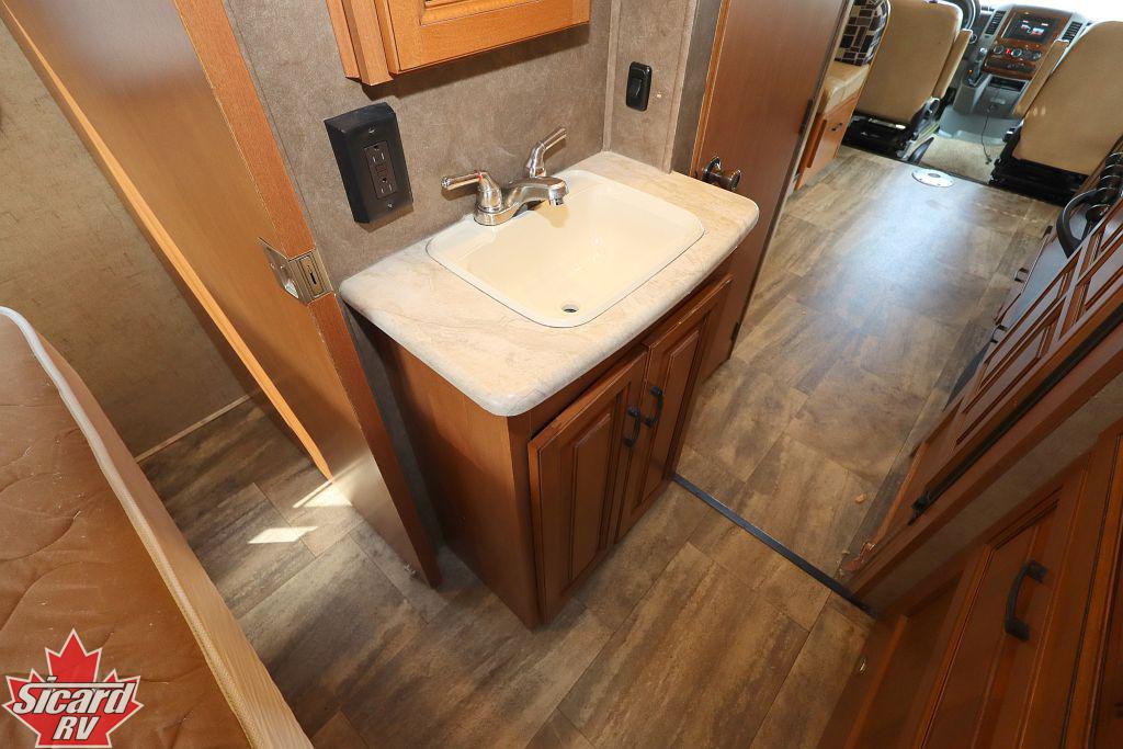 2015 FOREST RIVER SUNSEEKER 2400R