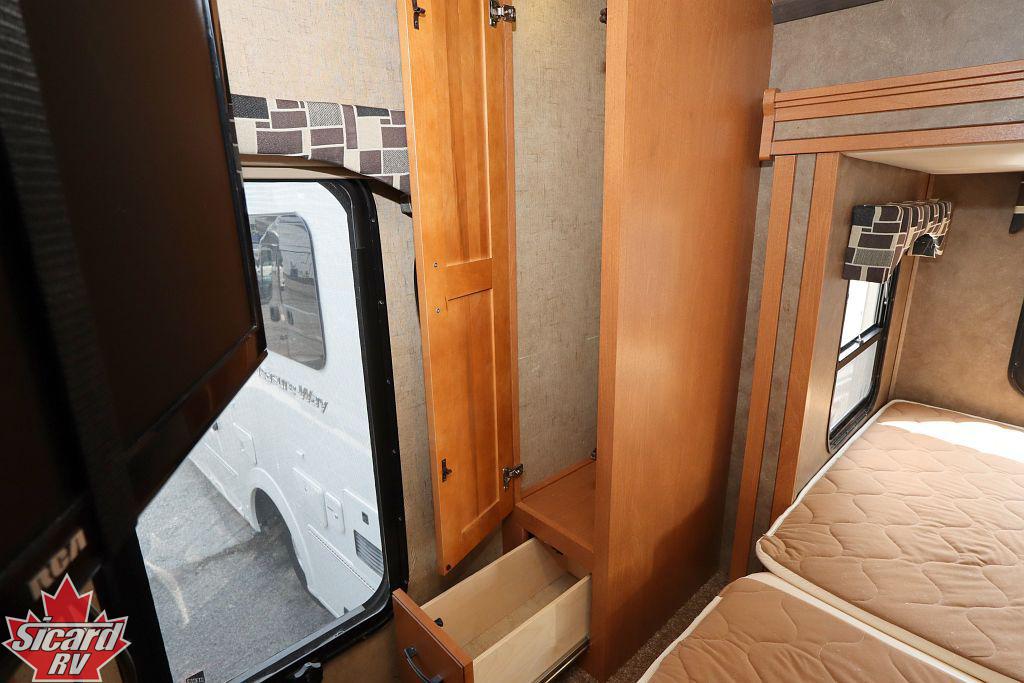 2015 FOREST RIVER SUNSEEKER 2400R
