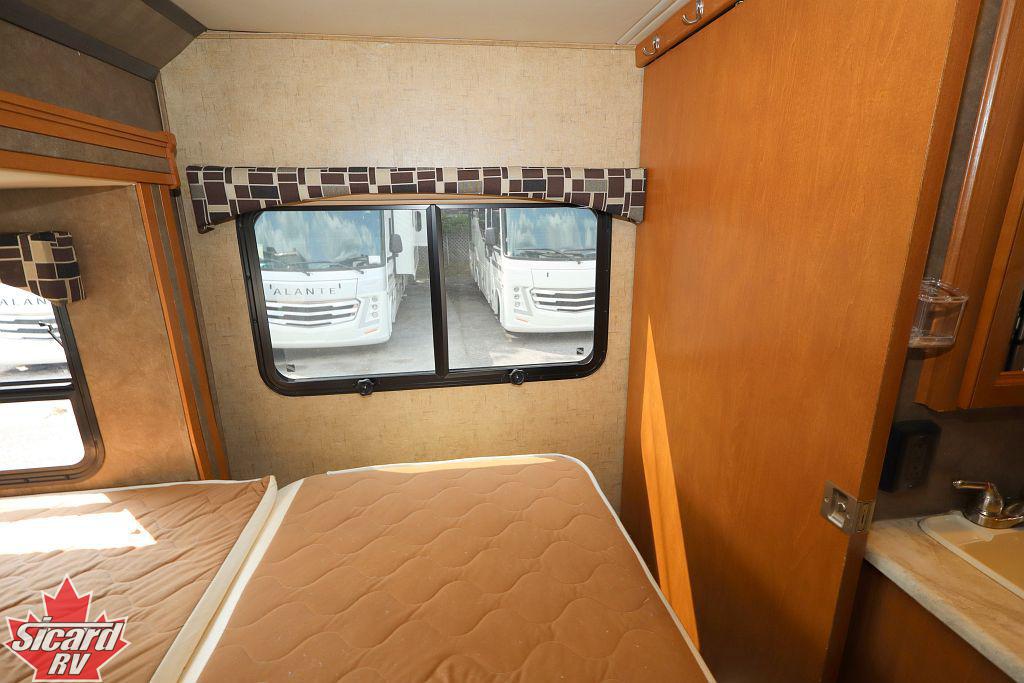 2015 FOREST RIVER SUNSEEKER 2400R
