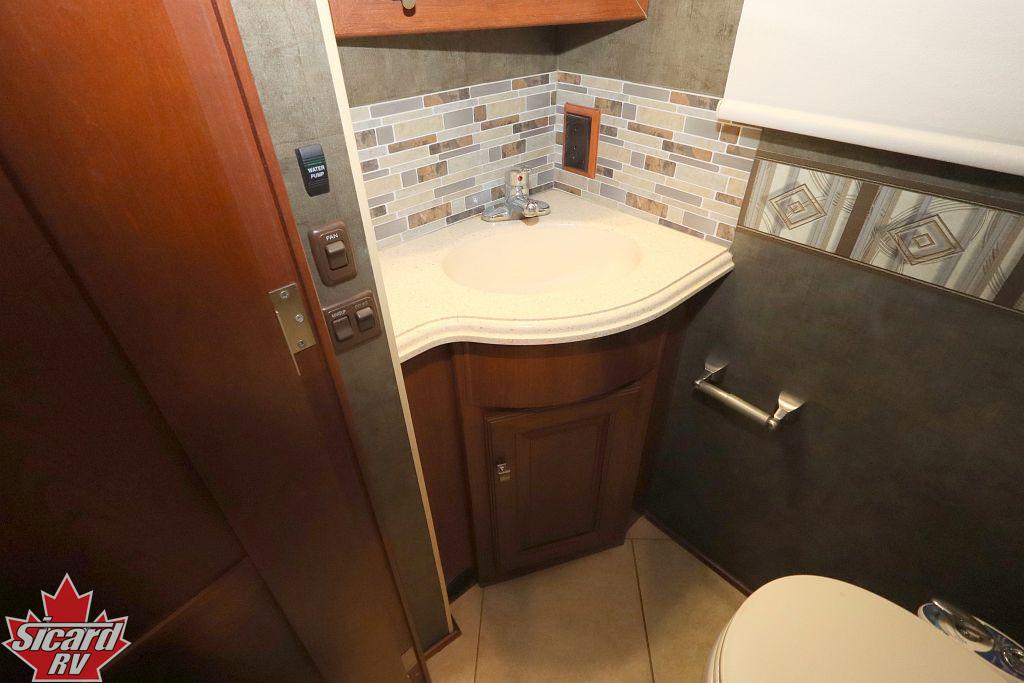 2015 ITASCA SUNCRUISER 38Q