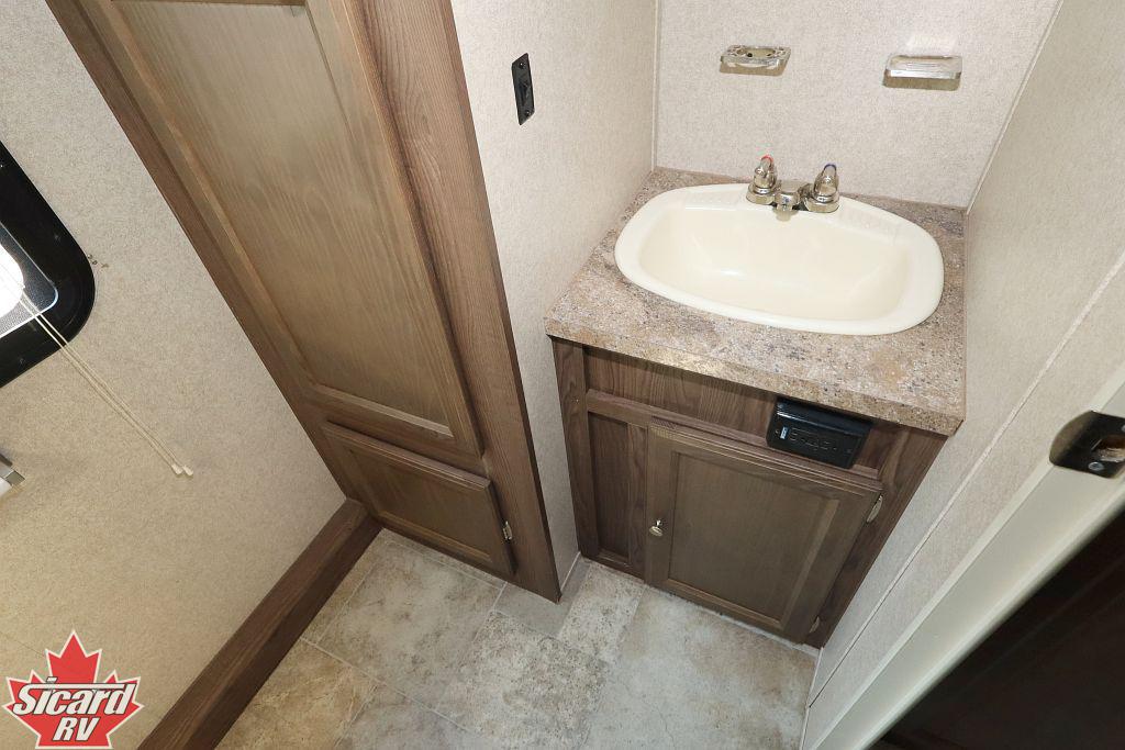 2018 FOREST RIVER ROCKWOOD MINI LITE 2304