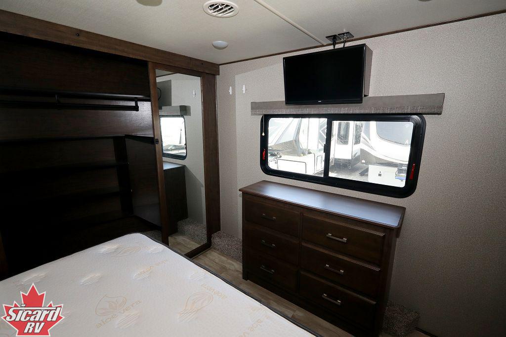 2020 GRAND DESIGN SOLITUDE M-3950BH