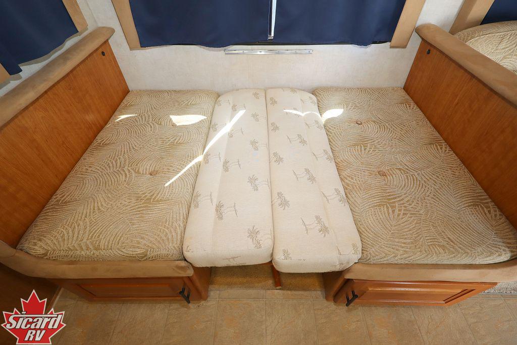 2005 NATIONAL RV DOLPHIN 5320