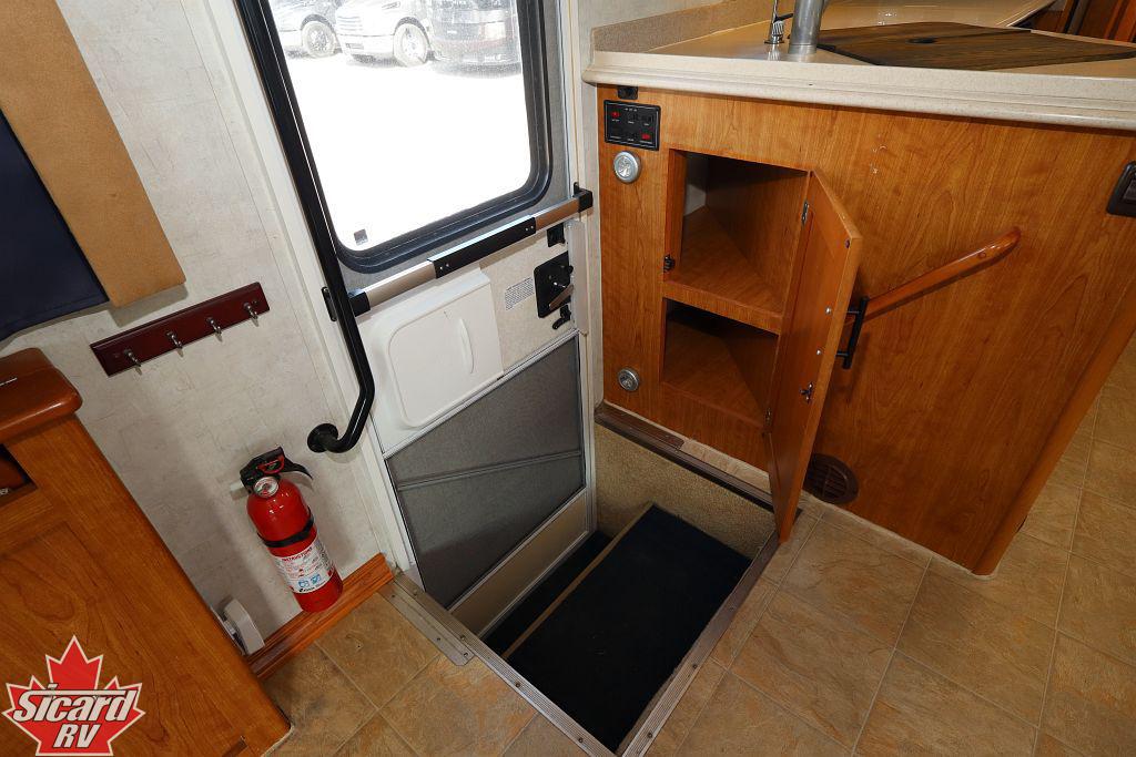 2005 NATIONAL RV DOLPHIN 5320
