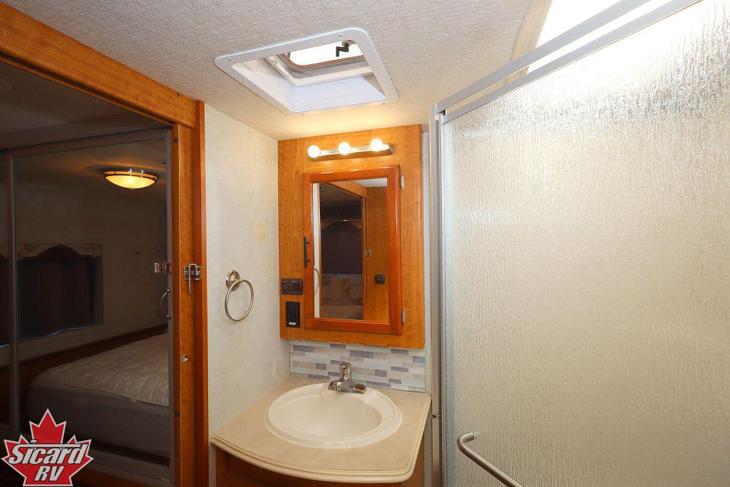 2005 NATIONAL RV DOLPHIN 5320