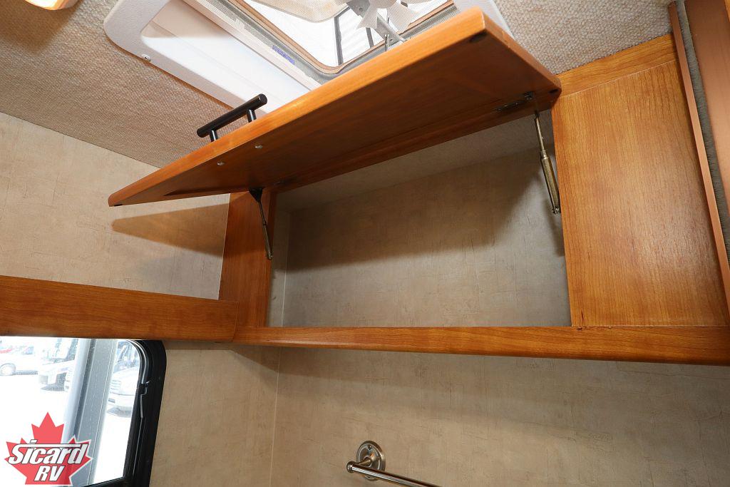 2005 NATIONAL RV DOLPHIN 5320