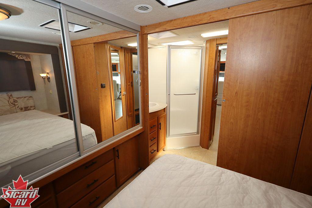 2005 NATIONAL RV DOLPHIN 5320