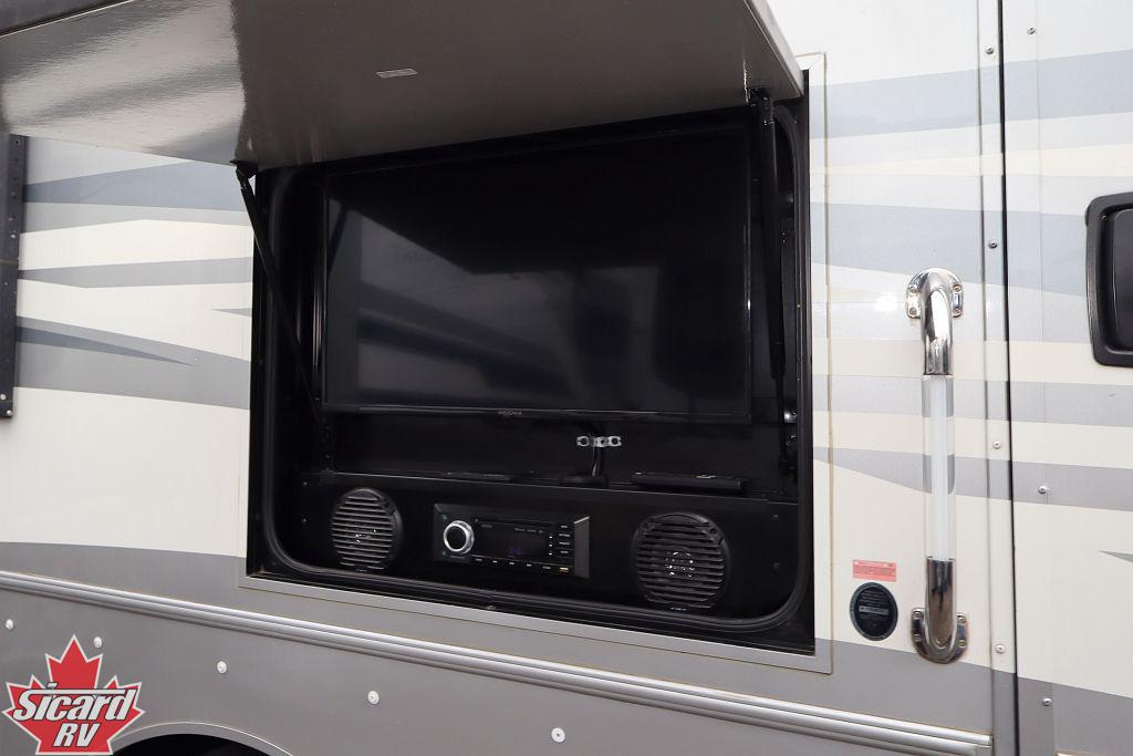 2019 WINNEBAGO ADVENTURER 33C