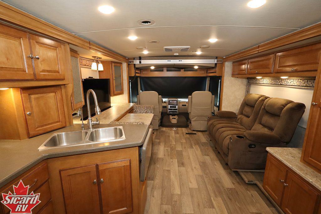 2019 WINNEBAGO ADVENTURER 33C