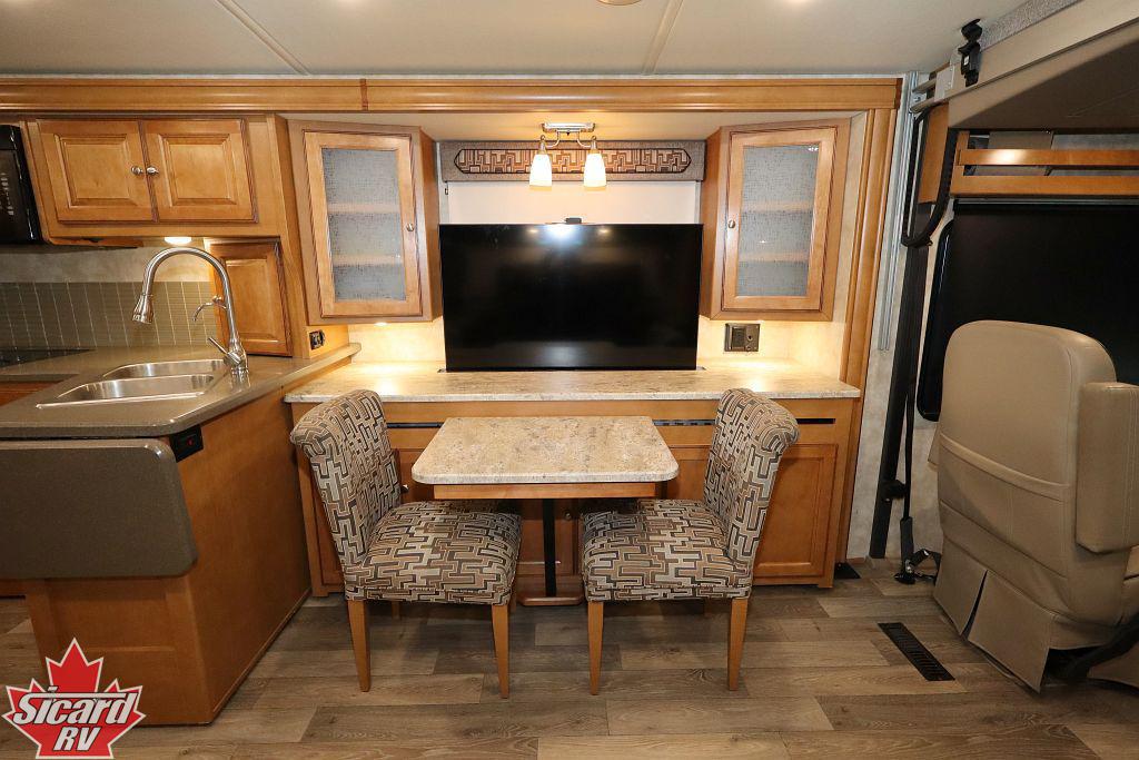 2019 WINNEBAGO ADVENTURER 33C
