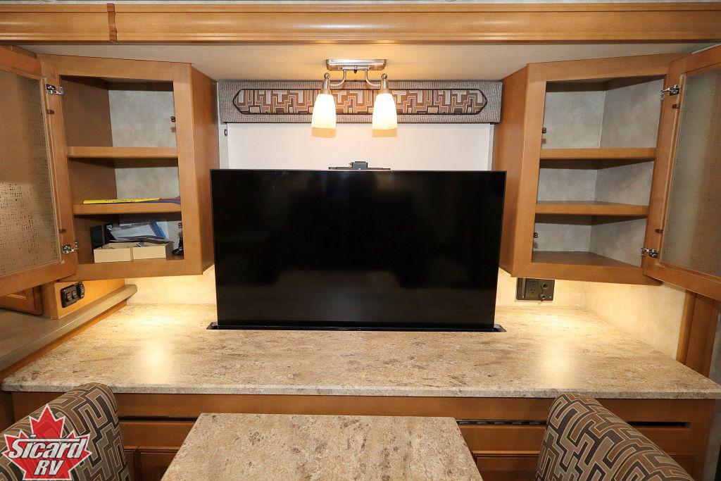 2019 WINNEBAGO ADVENTURER 33C
