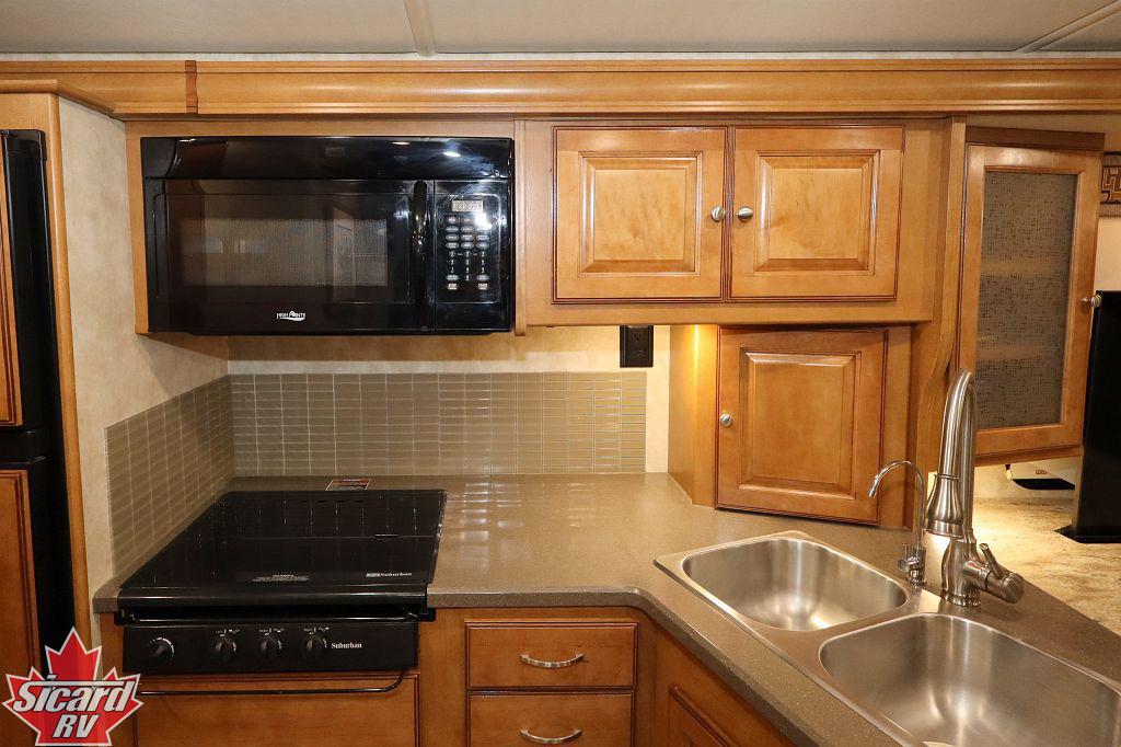 2019 WINNEBAGO ADVENTURER 33C