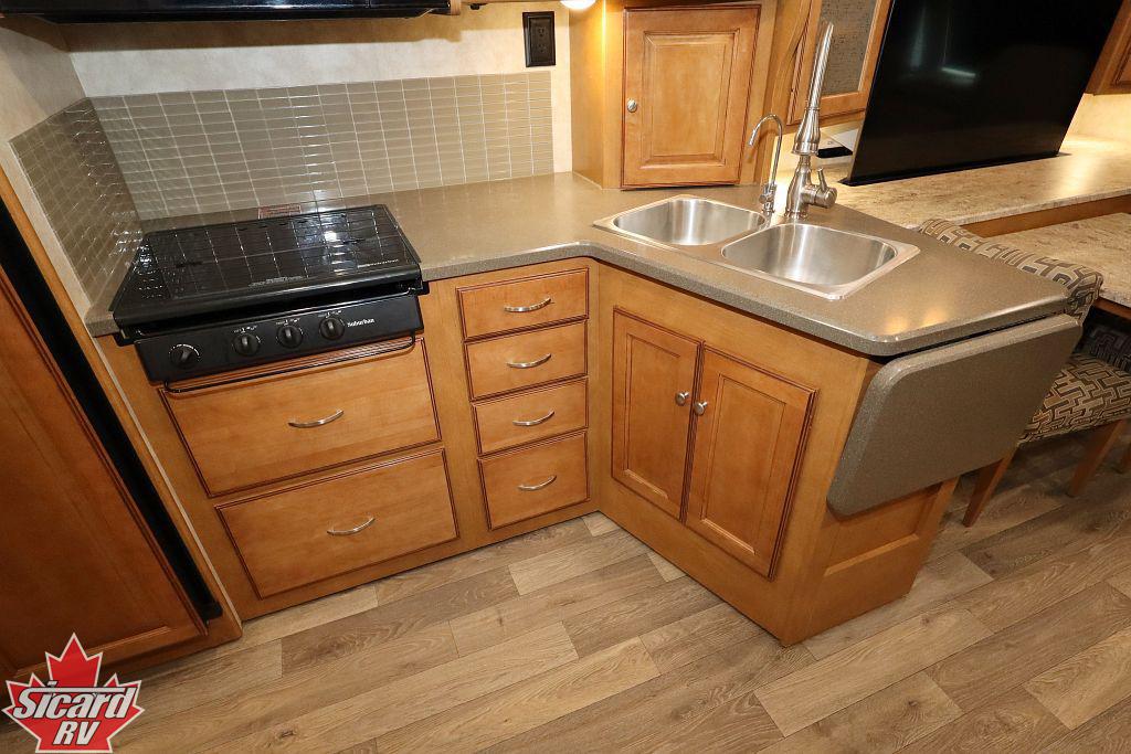 2019 WINNEBAGO ADVENTURER 33C