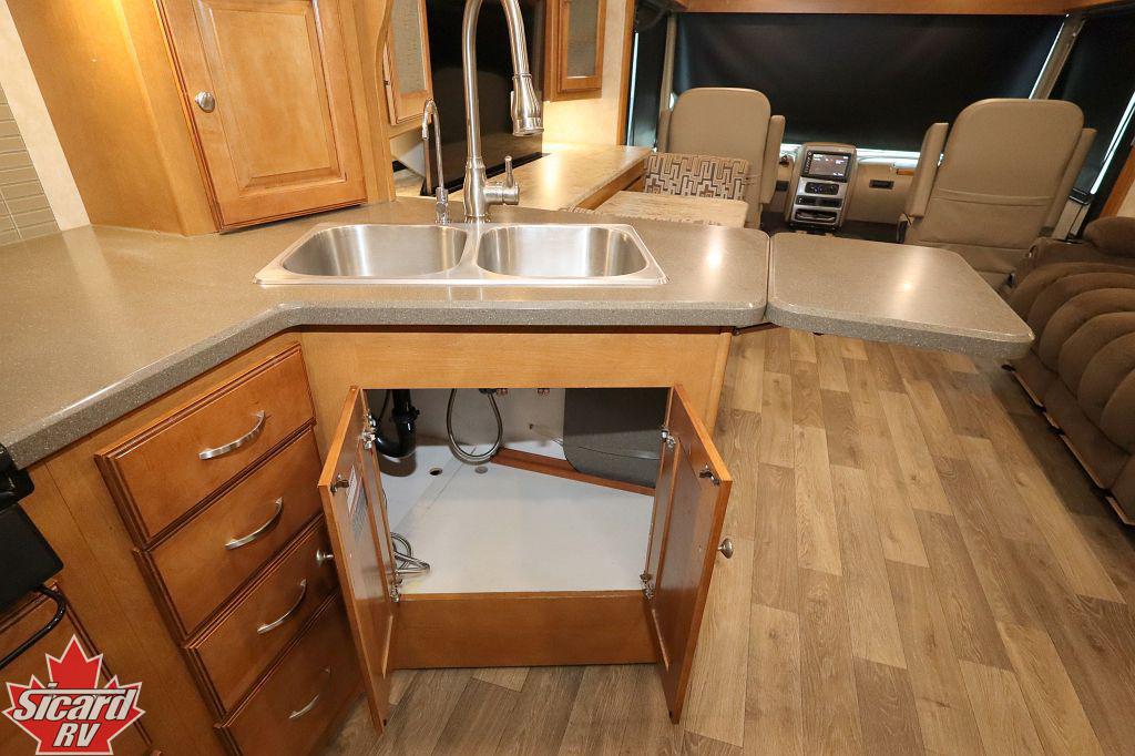 2019 WINNEBAGO ADVENTURER 33C