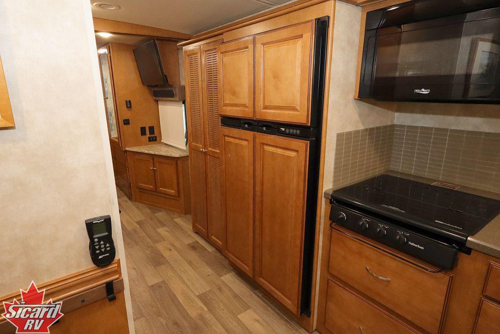 2019 WINNEBAGO ADVENTURER 33C
