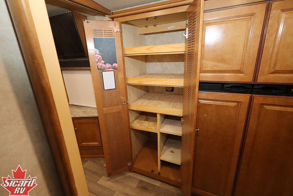 2019 WINNEBAGO ADVENTURER 33C