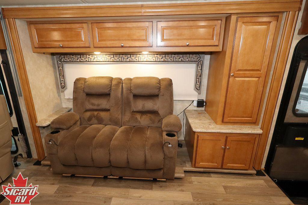 2019 WINNEBAGO ADVENTURER 33C