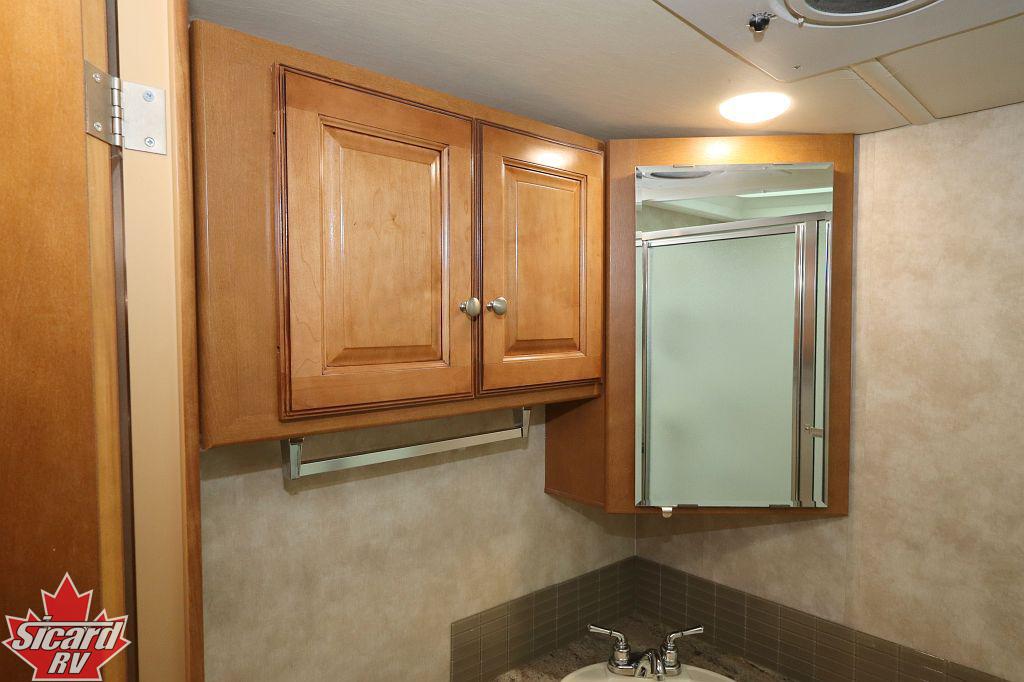 2019 WINNEBAGO ADVENTURER 33C
