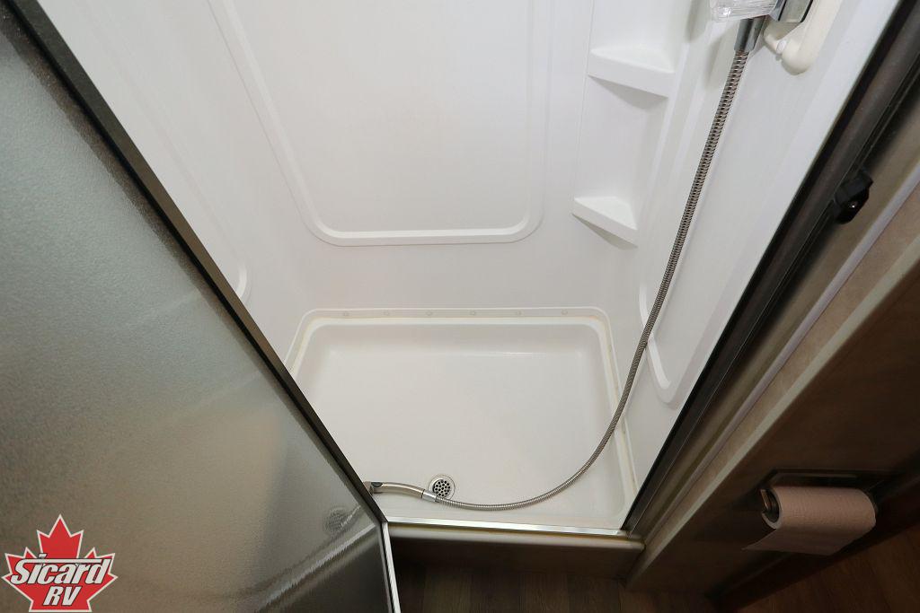 2019 WINNEBAGO ADVENTURER 33C