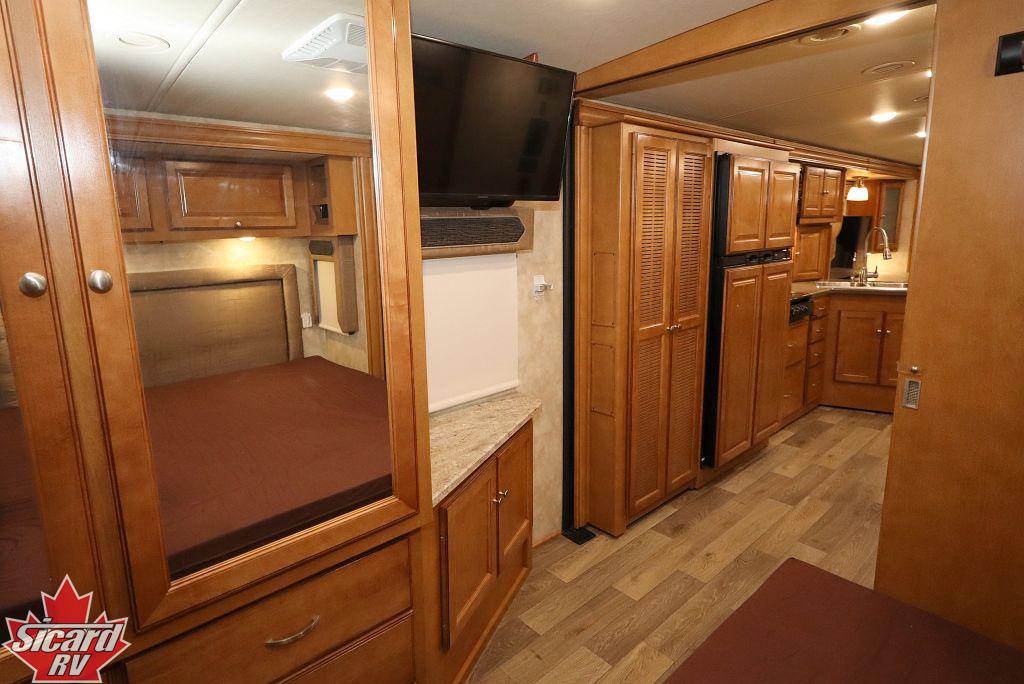 2019 WINNEBAGO ADVENTURER 33C