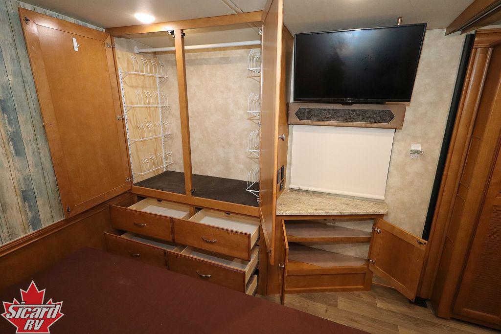 2019 WINNEBAGO ADVENTURER 33C
