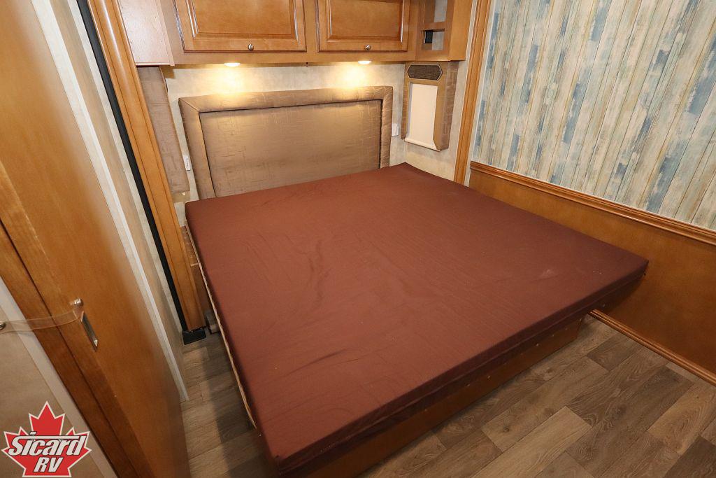 2019 WINNEBAGO ADVENTURER 33C
