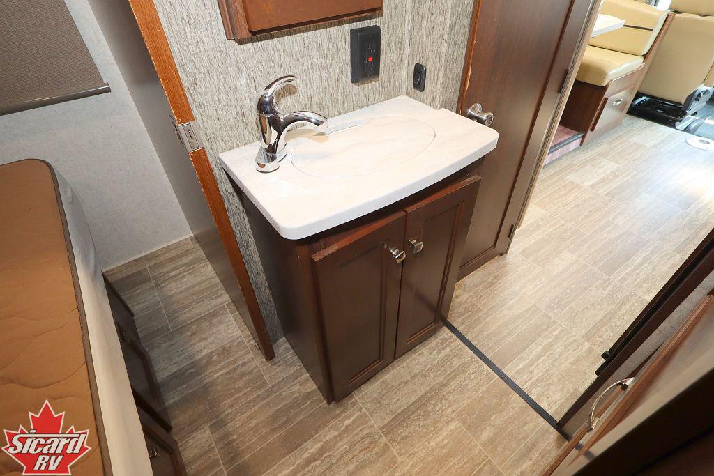 2018 FOREST RIVER SUNSEEKER 2400R