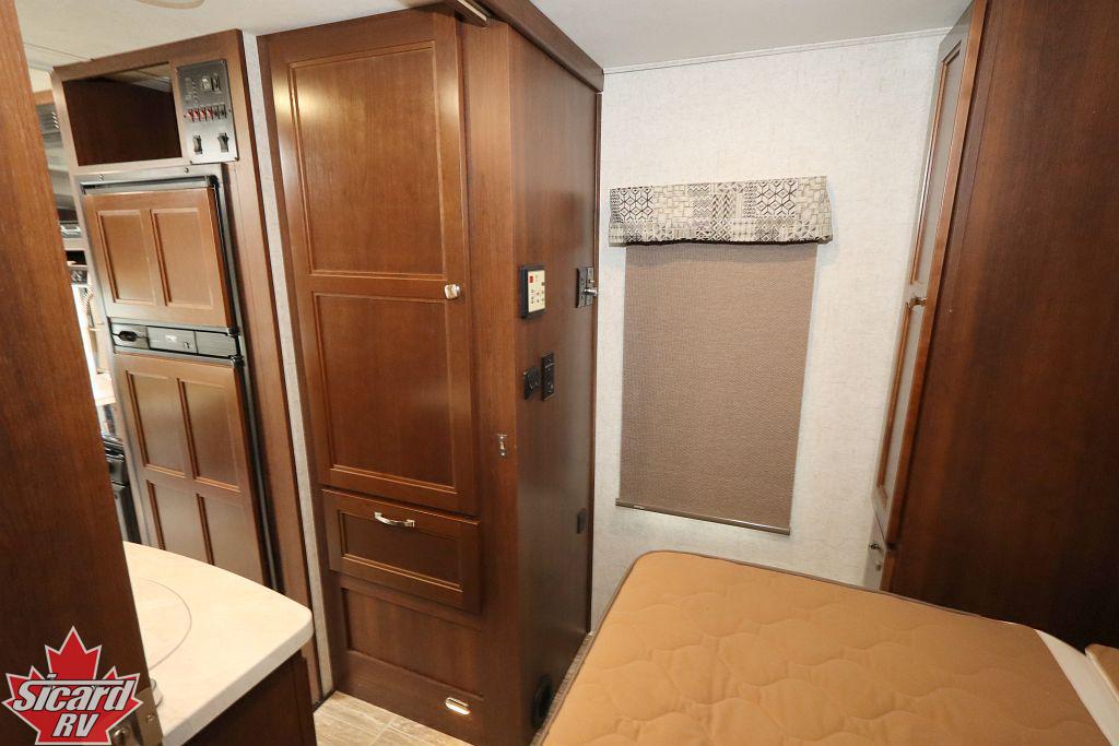 2018 FOREST RIVER SUNSEEKER 2400R