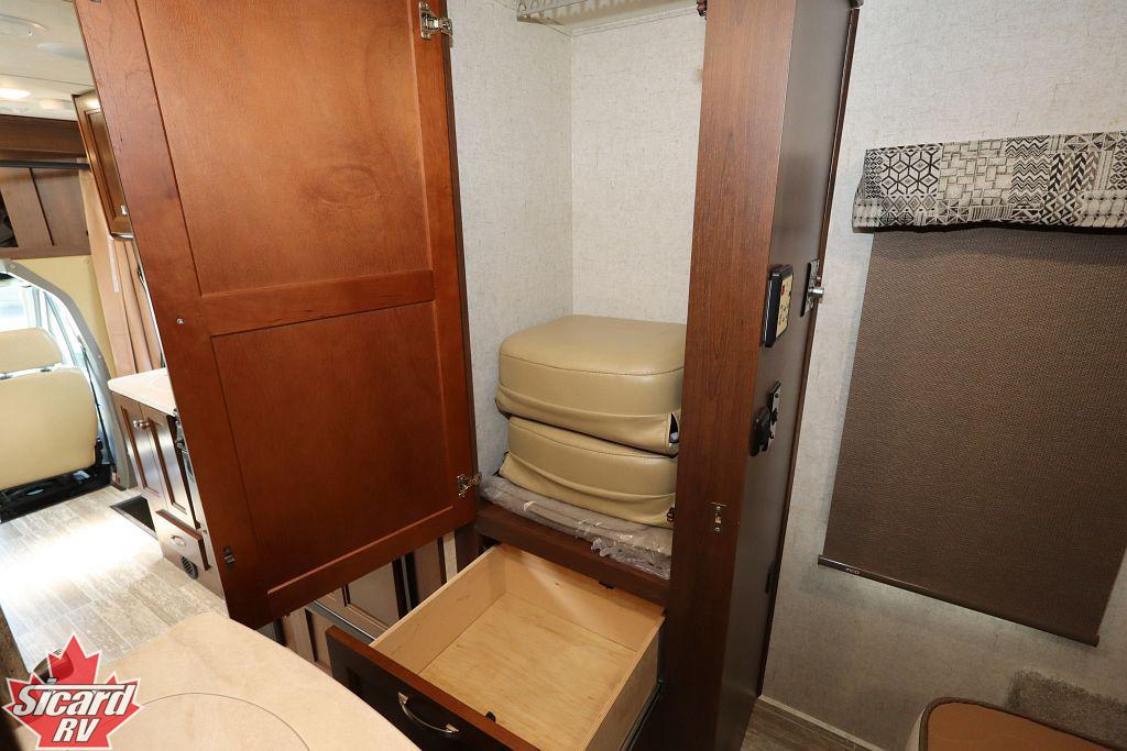 2018 FOREST RIVER SUNSEEKER 2400R