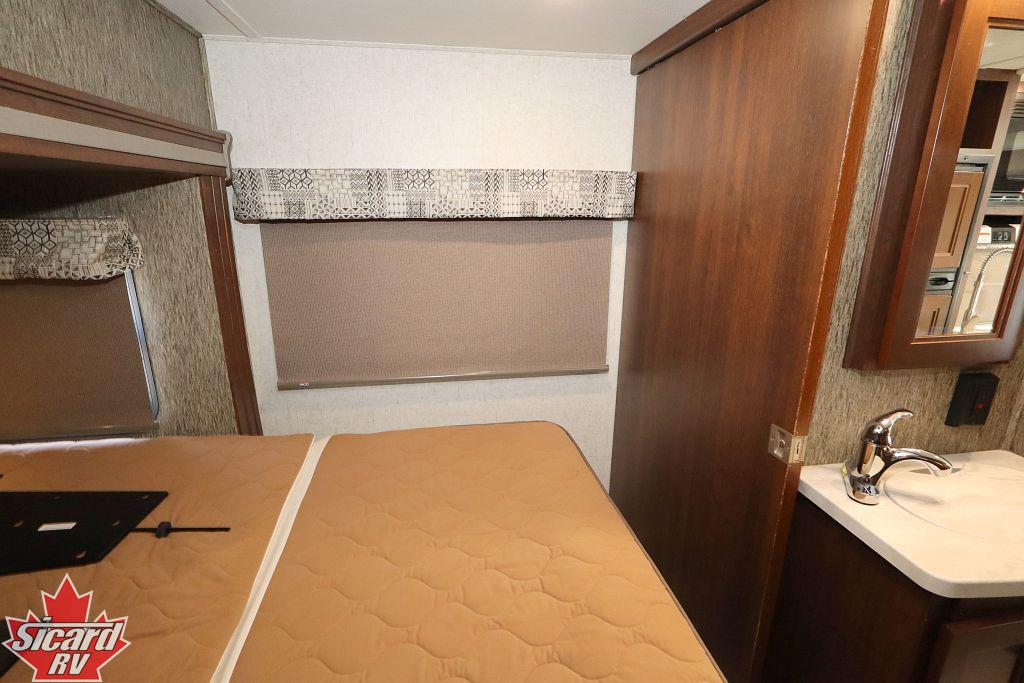 2018 FOREST RIVER SUNSEEKER 2400R