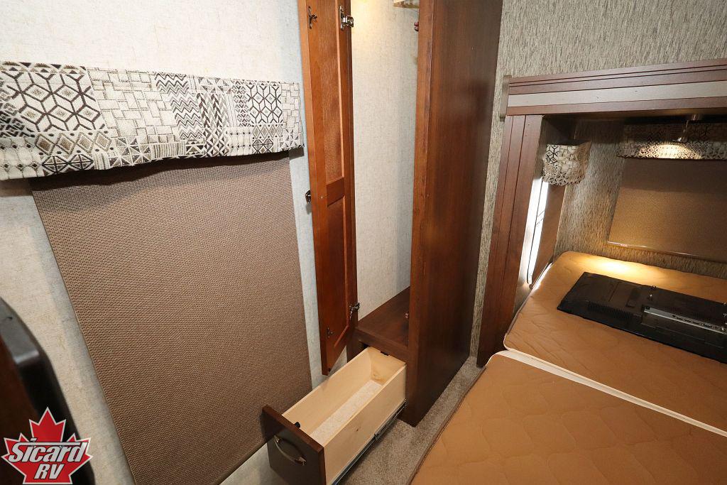 2018 FOREST RIVER SUNSEEKER 2400R