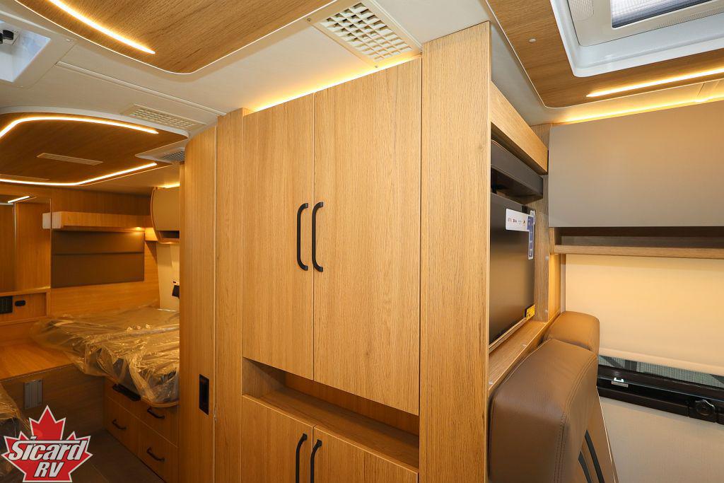 2027 LEISURE TRAVEL VANS UNITY U24TBX