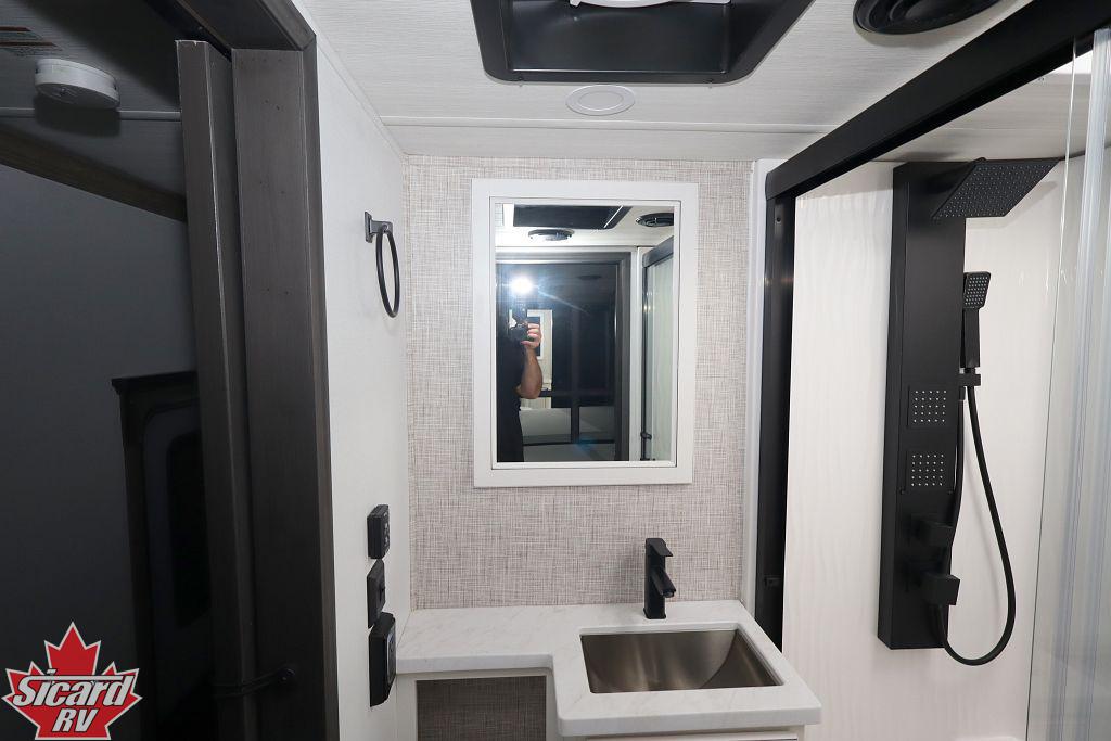 2025 KEYSTONE MONTANA LEGACY 3915TB
