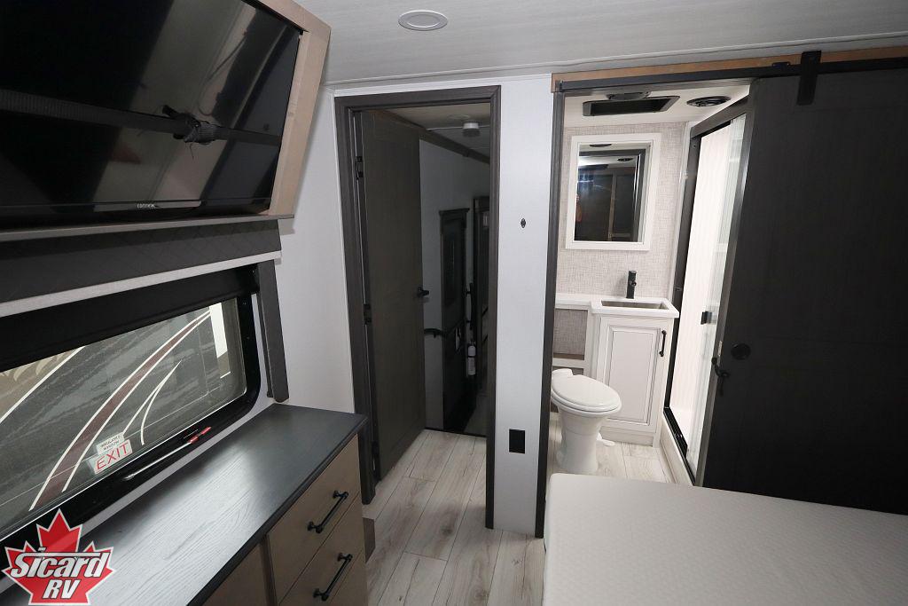 2025 KEYSTONE MONTANA LEGACY 3915TB
