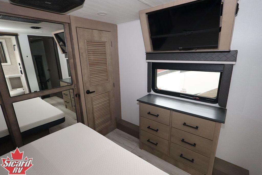 2025 KEYSTONE MONTANA LEGACY 3915TB