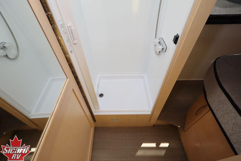 2021 LEISURE TRAVEL VANS UNITY U24IB