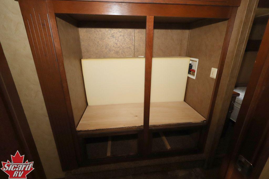 2013 FOREST RIVER CEDAR CREEK 38RE