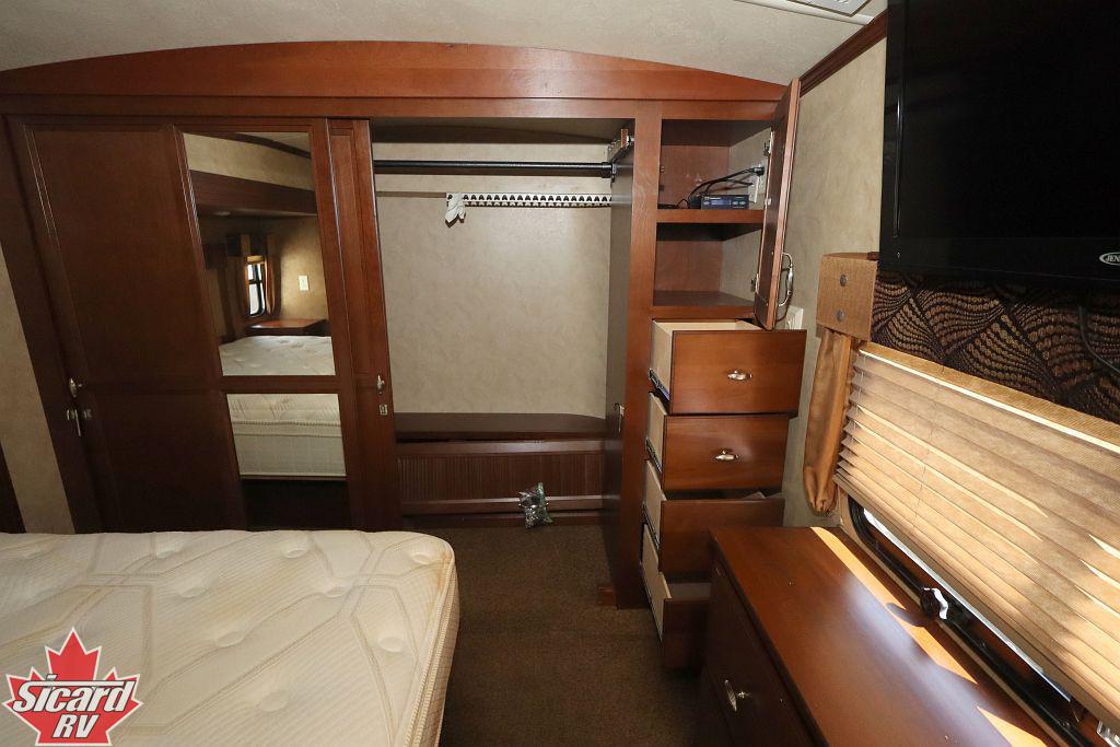 2013 FOREST RIVER CEDAR CREEK 38RE