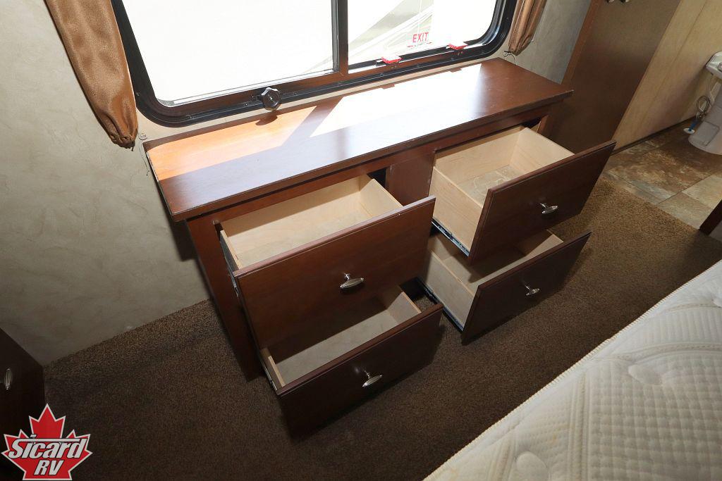 2013 FOREST RIVER CEDAR CREEK 38RE