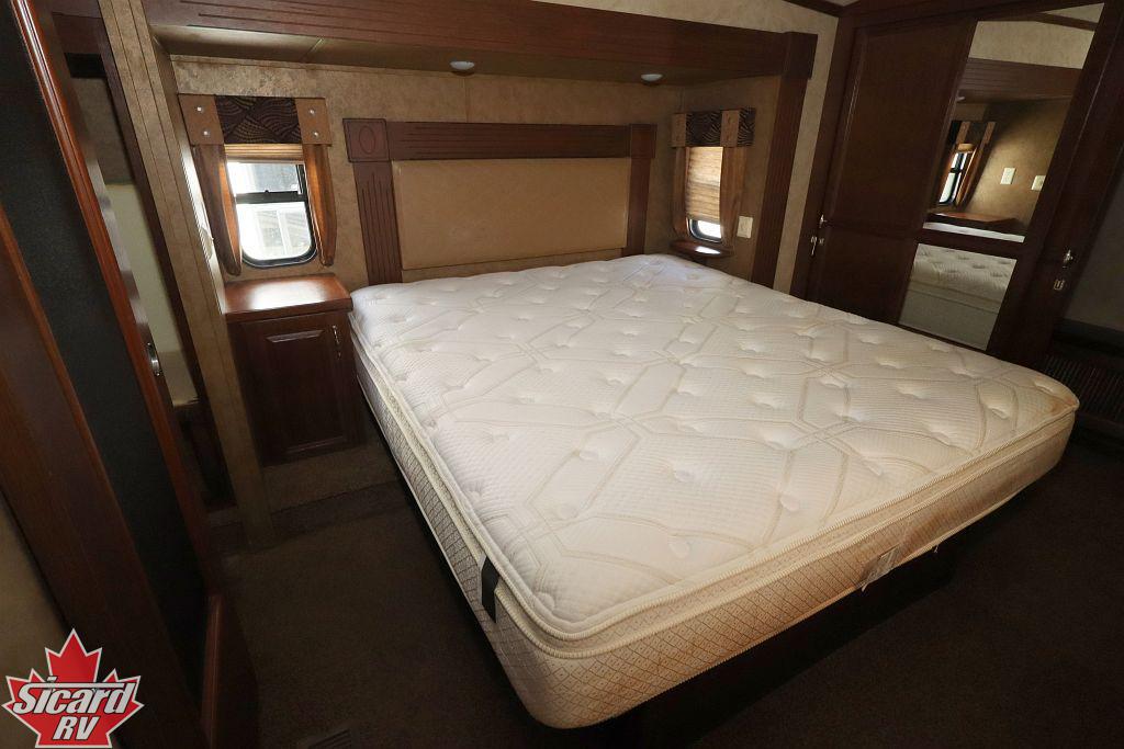 2013 FOREST RIVER CEDAR CREEK 38RE