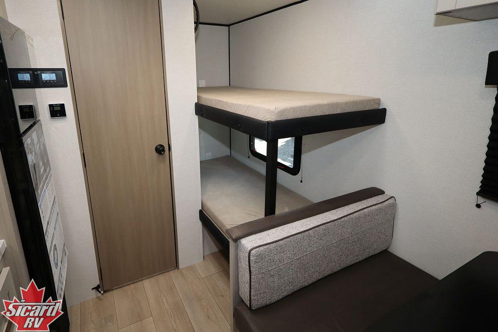 2027 JAYCO JAY FEATHER AIR SUPER LITE 17BHSL