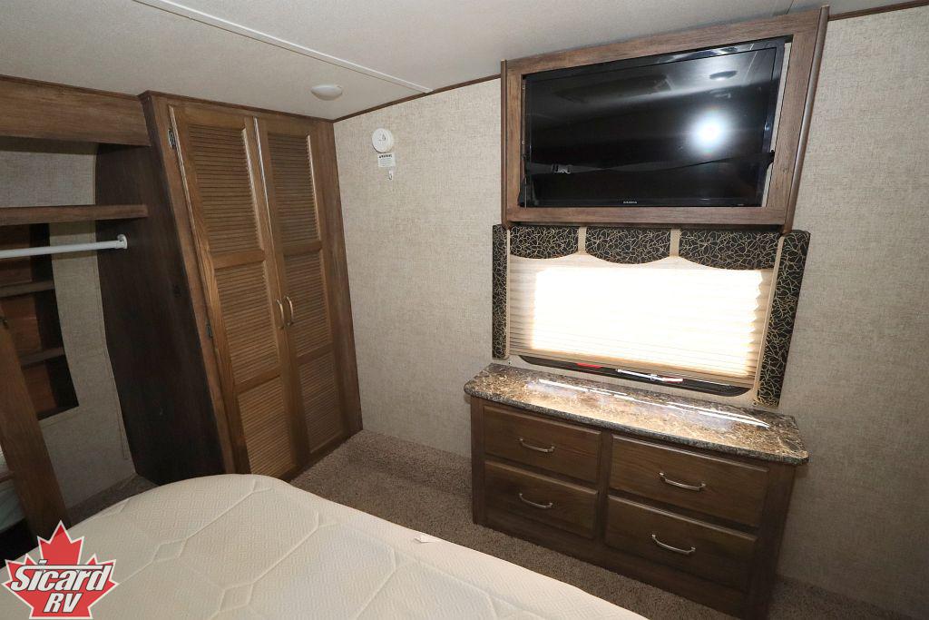 2016 KEYSTONE AVALANCHE 331RE