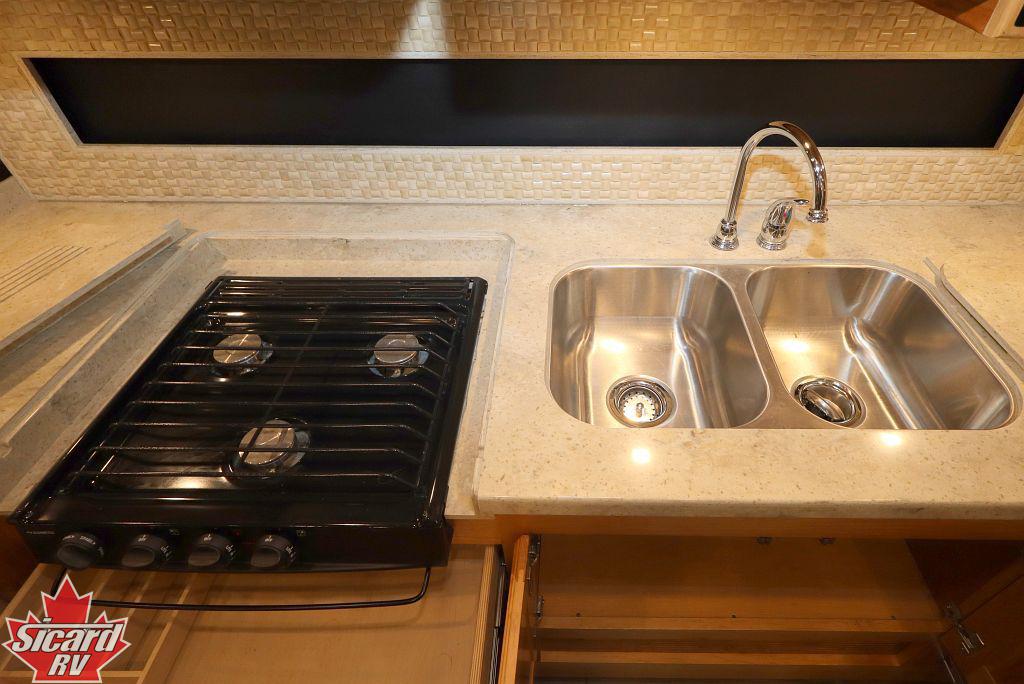 2019 TIFFIN ALLEGRO BREEZE 33BR