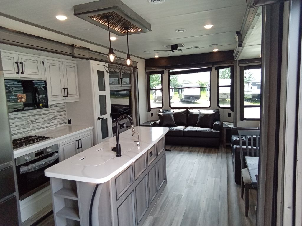 2024 KEYSTONE RETREAT 39MKTS Trailer Time RV Centre